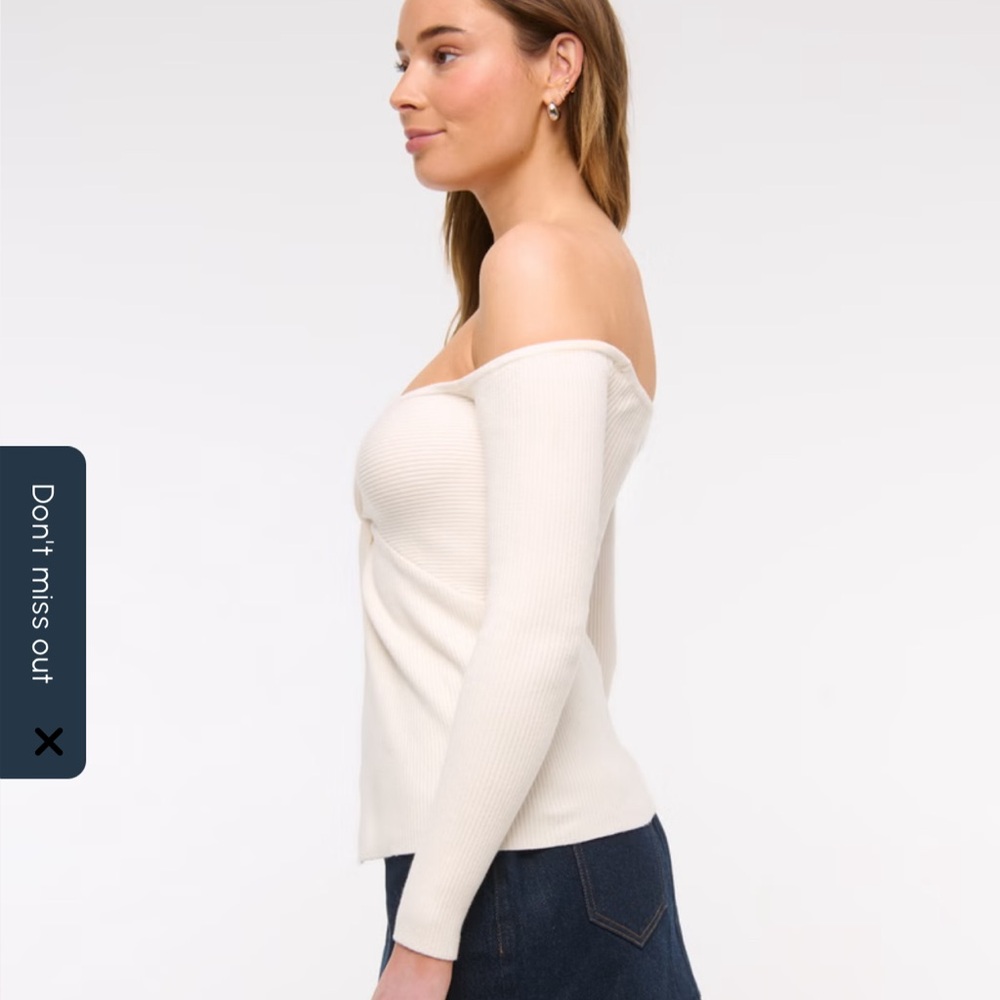 Abercrombie & Fitch Off-Shoulder Cream Sweater - Picture 4 of 9